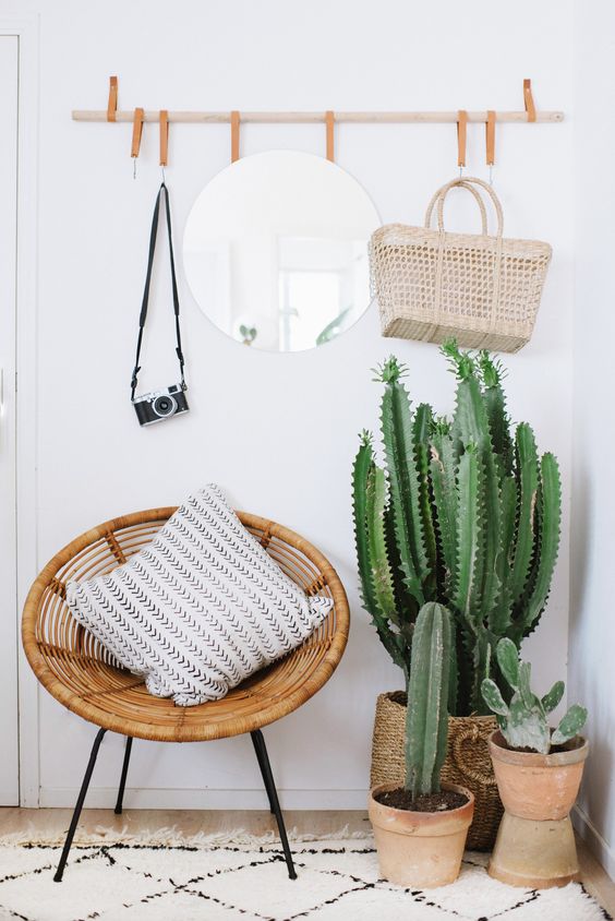 decorar-un-recibidor-pequeño-perchero